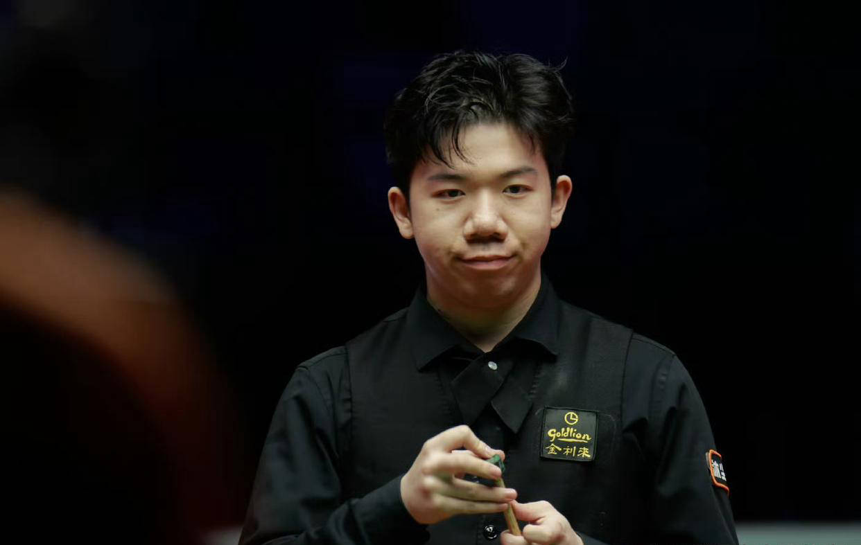 莱万展现出 莱万展现出