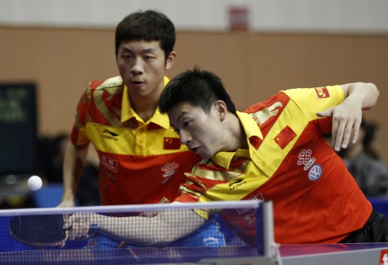 【NFL动态】牛仔队合同风波升级 帕森斯季前赛场边“躺平”引争议